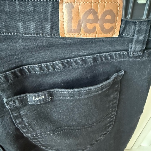 Lee Black Flare Leg Jeans Size 6 – Stylish & Versatile, Excellent Condition - Picture 2 of 5